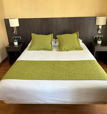 Rooms Manresa hotel room